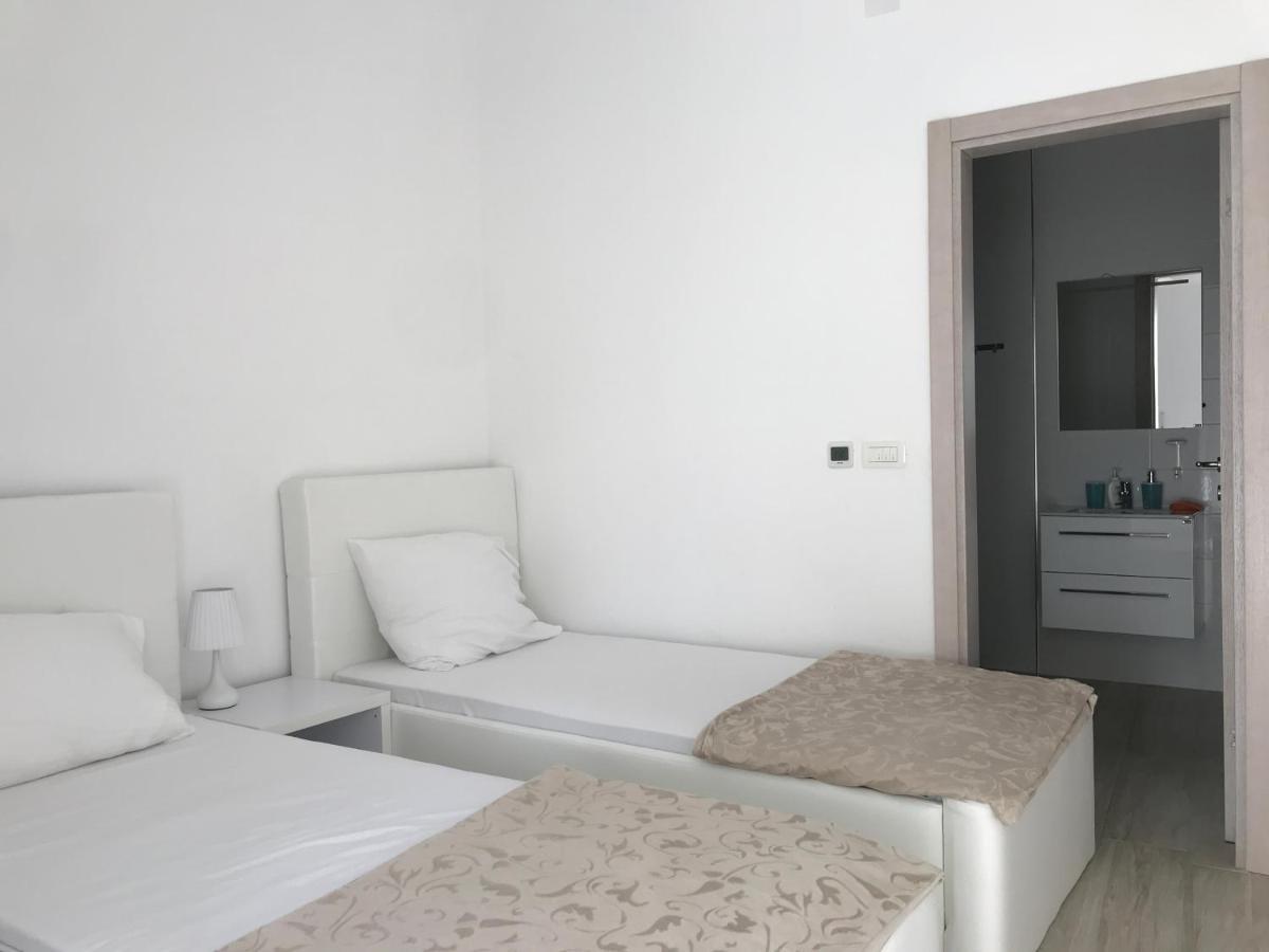 First Line Of The Sea 1 Apartment Dobra Voda Exterior photo