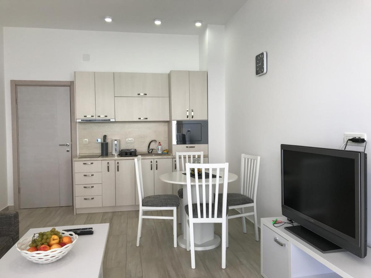 First Line Of The Sea 1 Apartment Dobra Voda Exterior photo